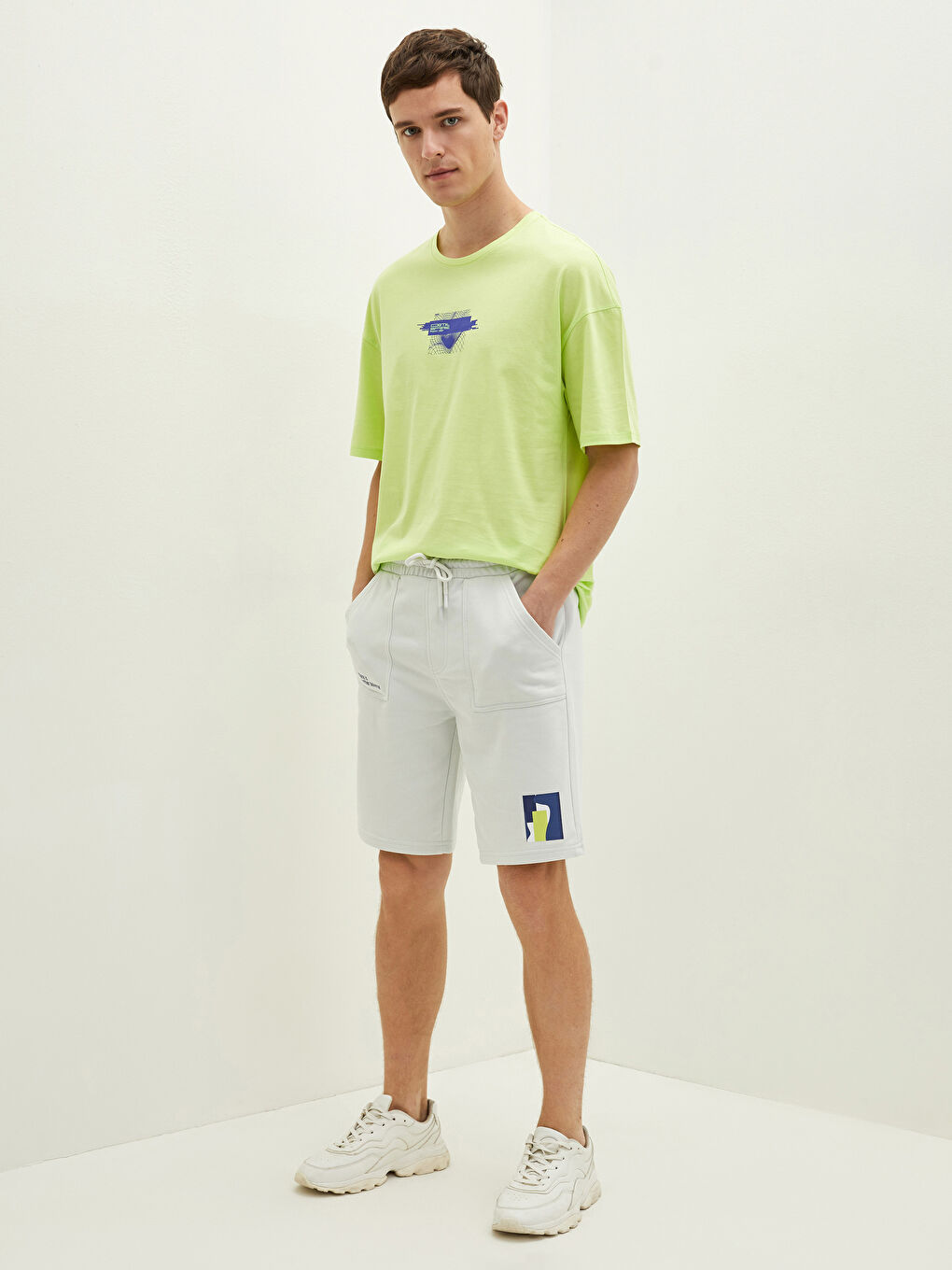 Gri Dar Kalıp Baskılı Erkek Spor Şort-2