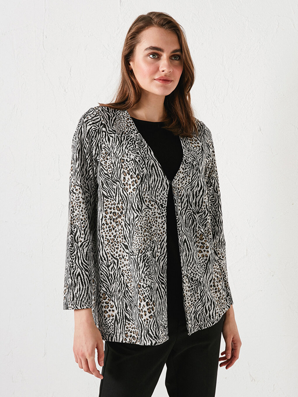 سترة نسائية كم طويل مطبوعة بياقة على شكل حرف V-1