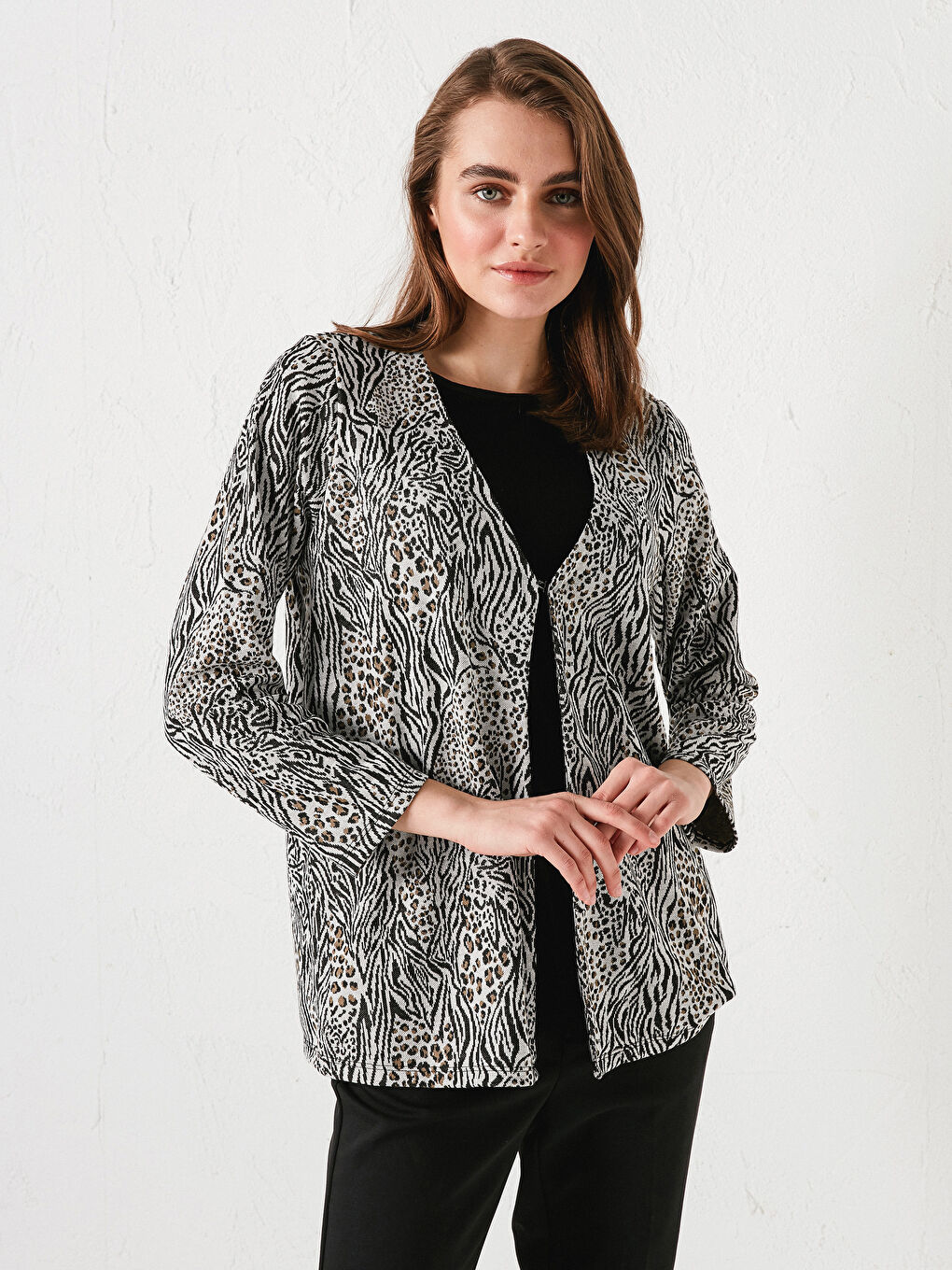 سترة نسائية كم طويل مطبوعة بياقة على شكل حرف V-6