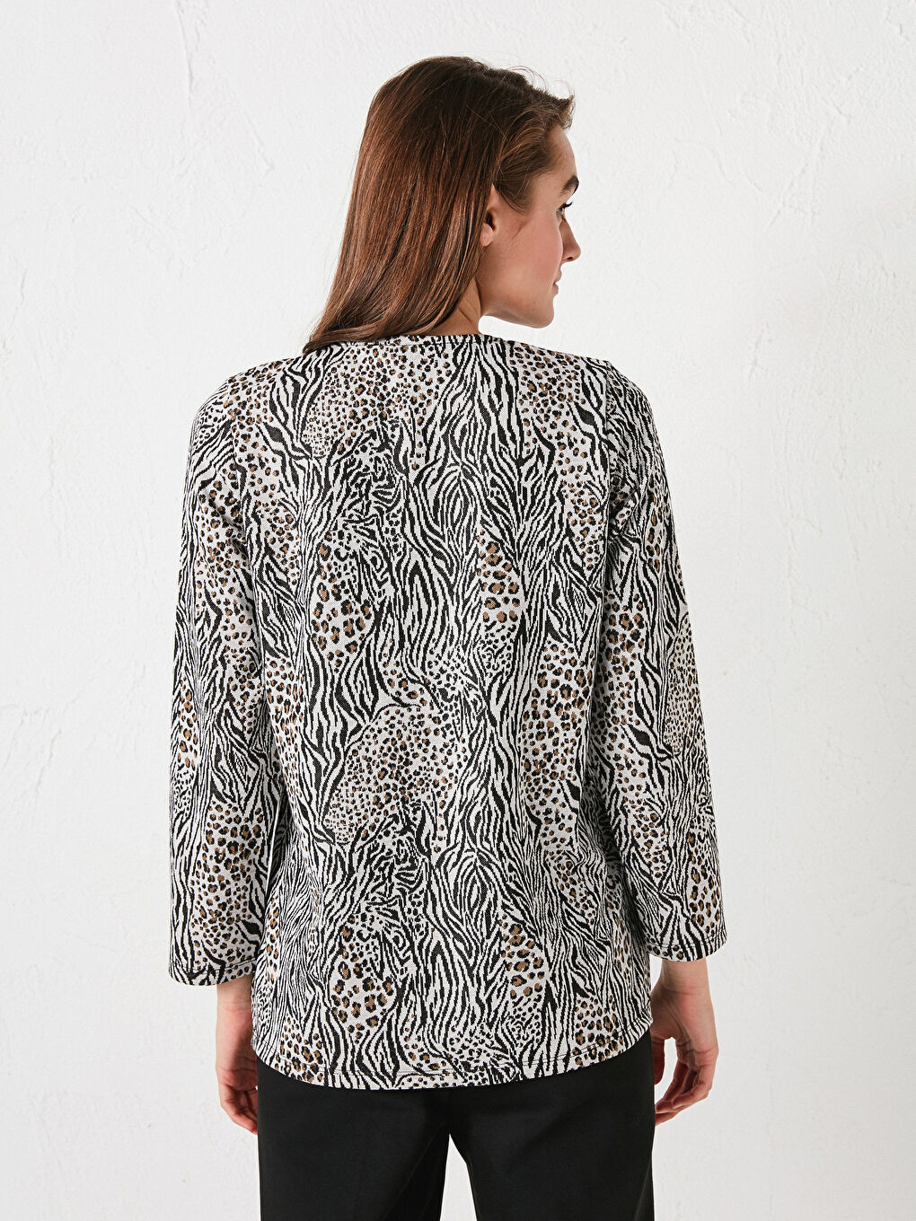 سترة نسائية كم طويل مطبوعة بياقة على شكل حرف V-9