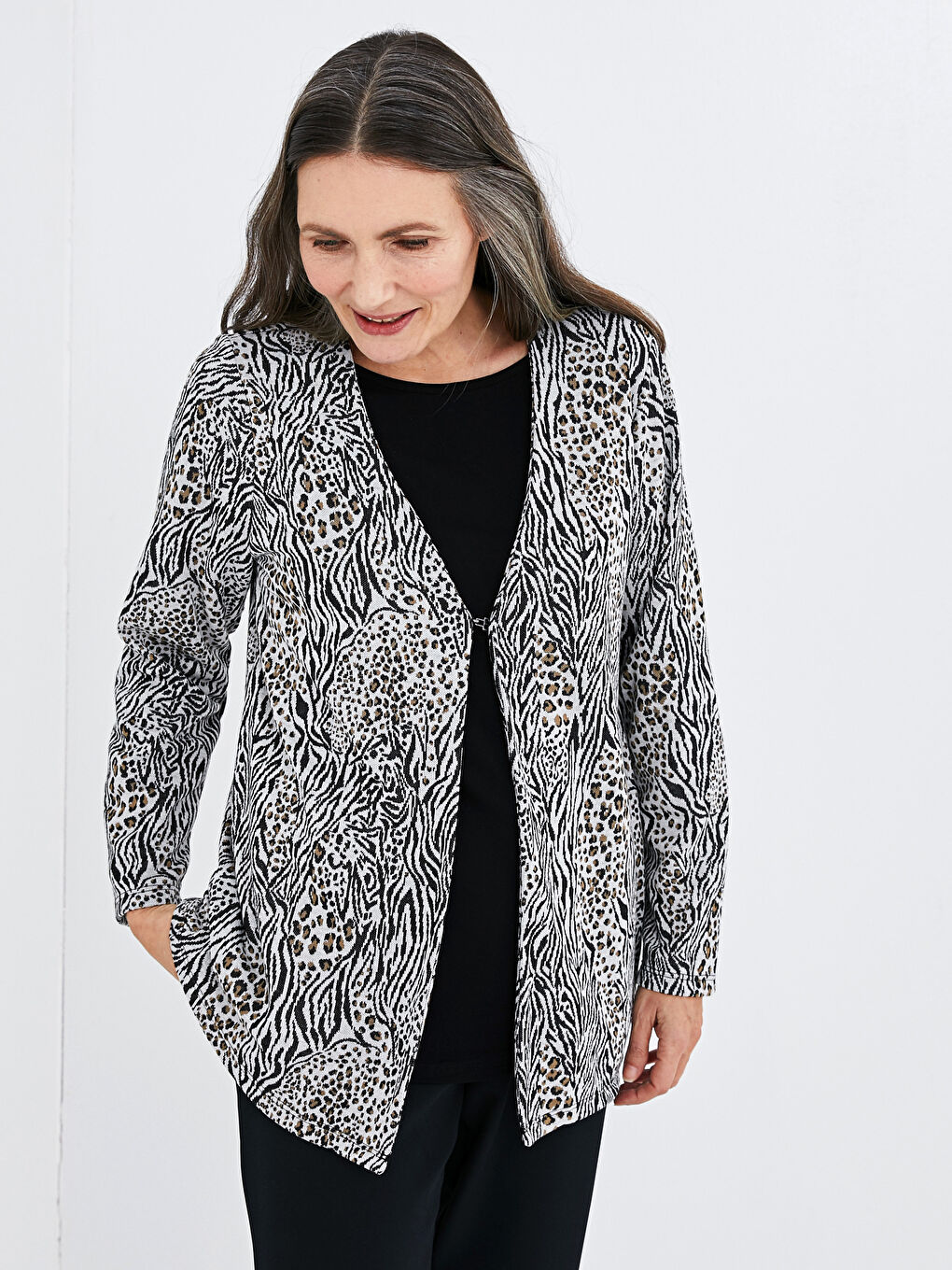 سترة نسائية كم طويل مطبوعة بياقة على شكل حرف V-3