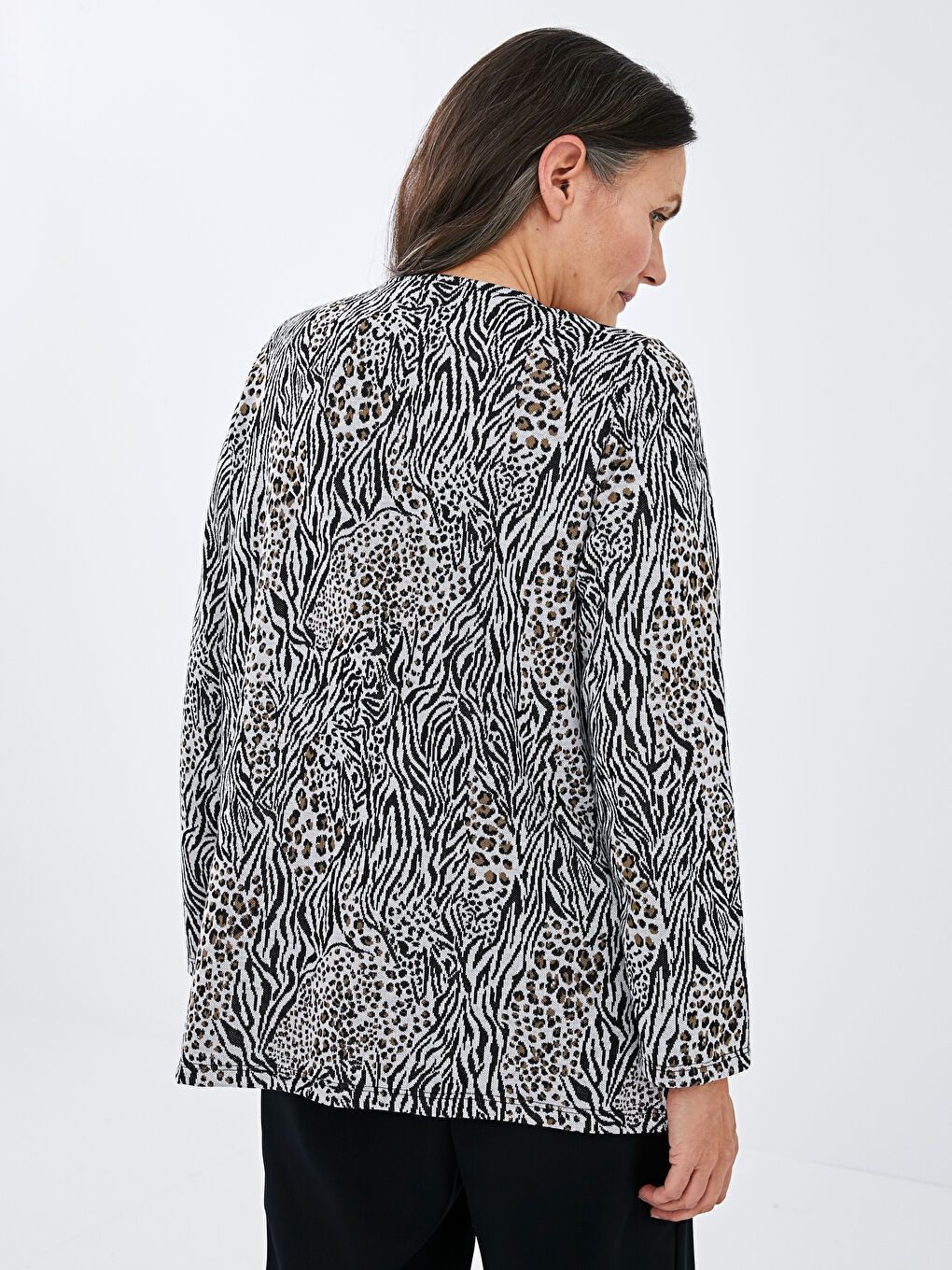 سترة نسائية كم طويل مطبوعة بياقة على شكل حرف V-5