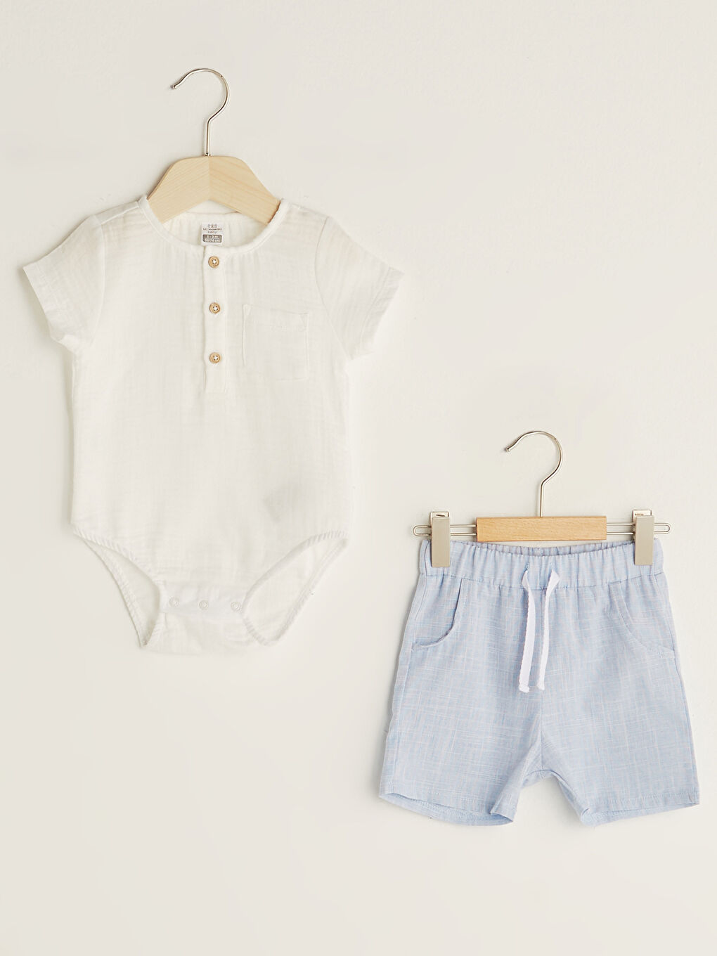 Crew Neck Short Sleeve Basic Baby Boy Exclusive Snap Button Body and Shorts 2-Piece Set