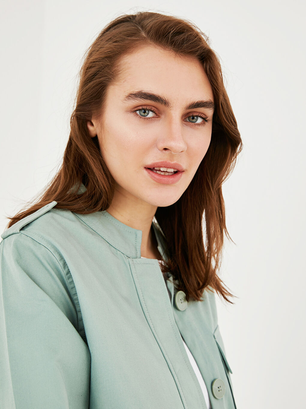 Yeşil Dik Yaka Düğme Kapamalı Uzun Kollu İnce Kadın Mont-3