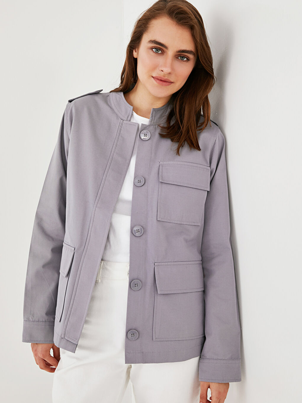 Gri Dik Yaka Düğme Kapamalı Uzun Kollu İnce Kadın Mont-1