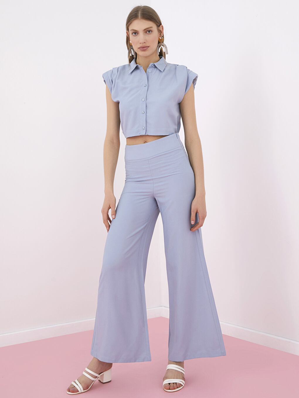 Women's Shirt Collar Straight Sleeveless Blouse with Gather Detail-2