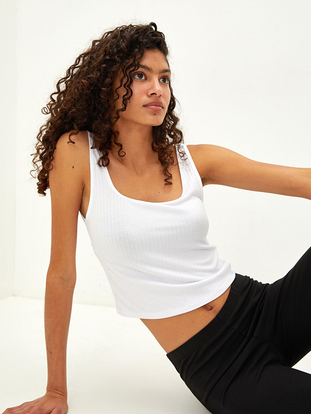 Débardeur Pour Femmes En Jersey À Fines Bretelles Et Encolure En U-5