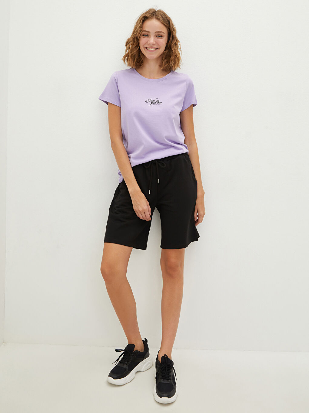 Lila Bisiklet Yaka Slogan Baskılı Kısa Kollu Pamuklu Kadın Tişört-2