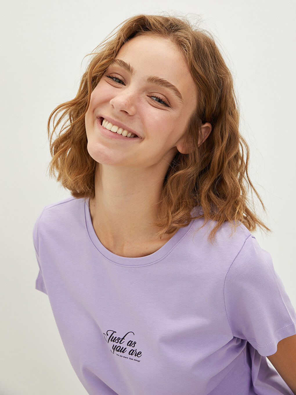 Lila Bisiklet Yaka Slogan Baskılı Kısa Kollu Pamuklu Kadın Tişört-3