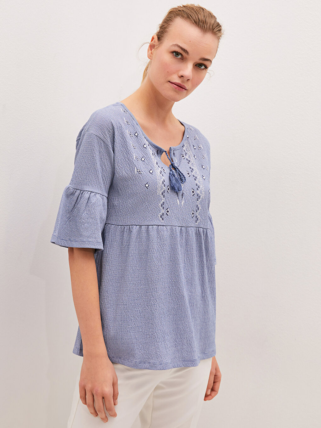 Bağlamalı Yaka Desenli Kadın Bluz-1