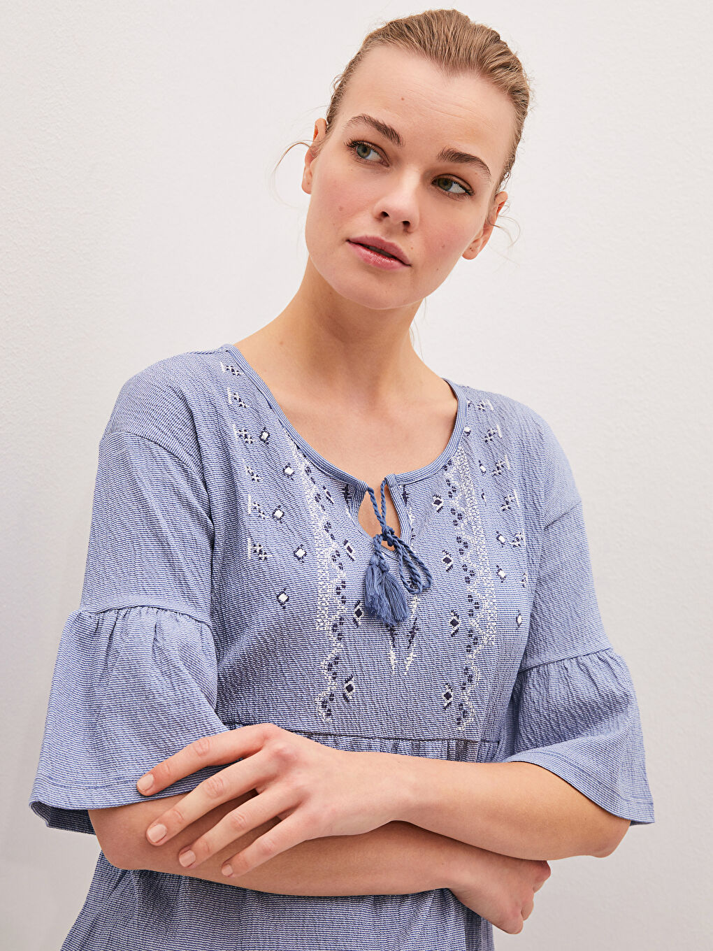 Bağlamalı Yaka Desenli Kadın Bluz-3