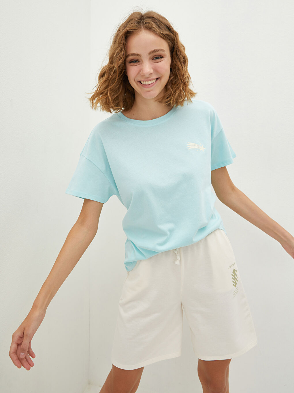 Turkuaz Bisiklet Yaka Baskılı Kısa Kollu Pamuklu Kadın Tişört-1