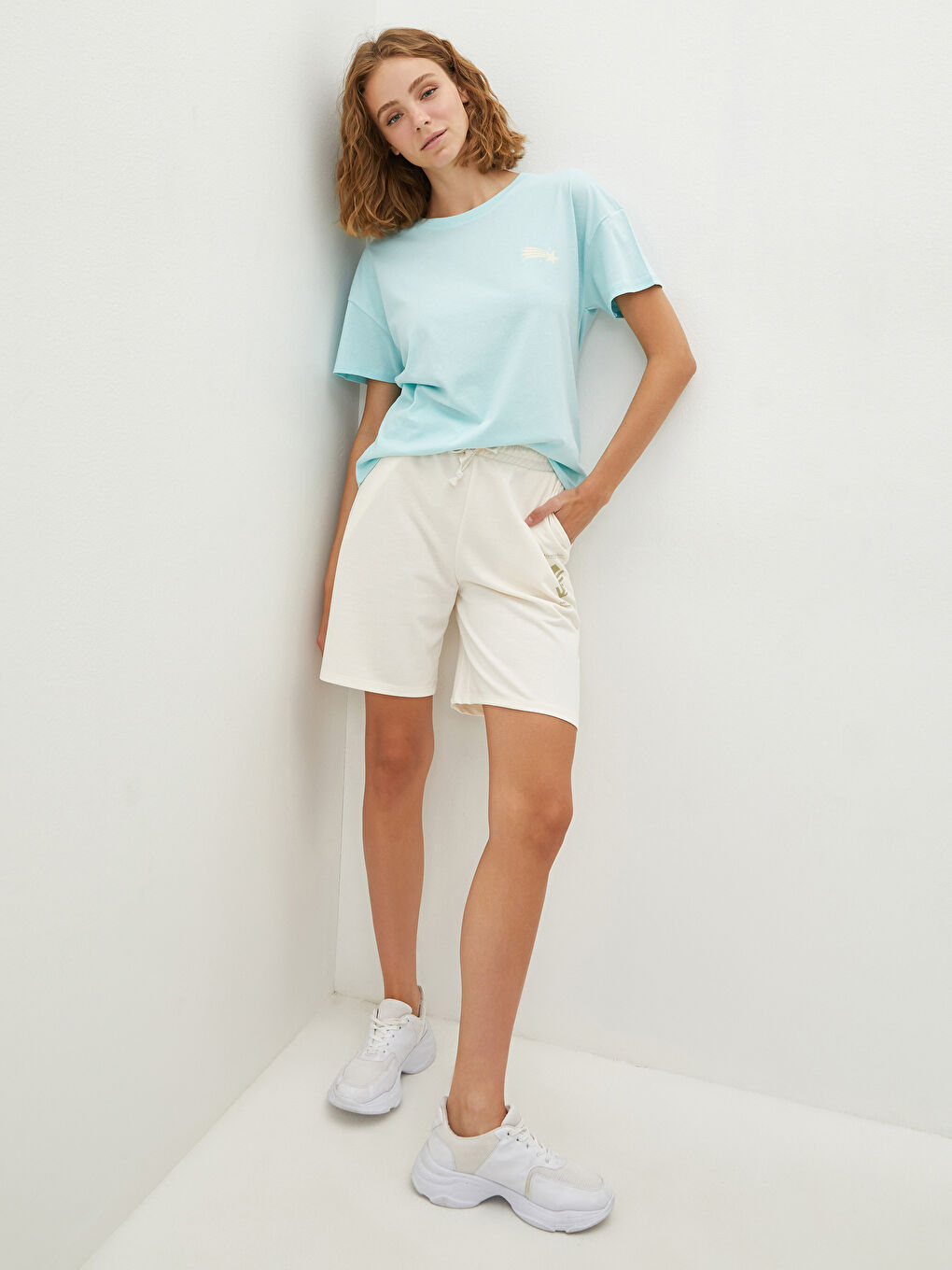 Turkuaz Bisiklet Yaka Baskılı Kısa Kollu Pamuklu Kadın Tişört-3