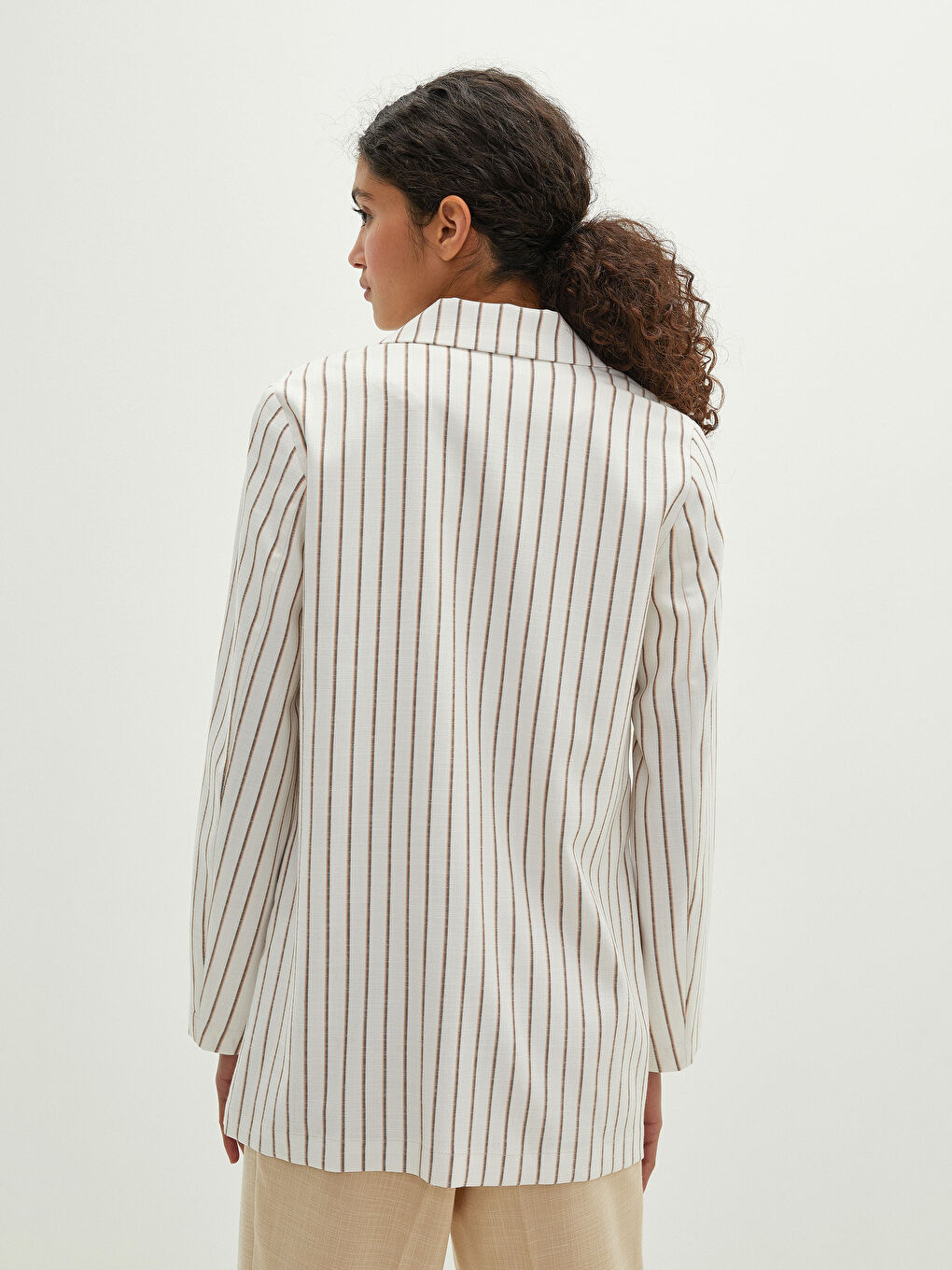 Женский полосатый пиджак с длинным рукавом на пуговицах-3