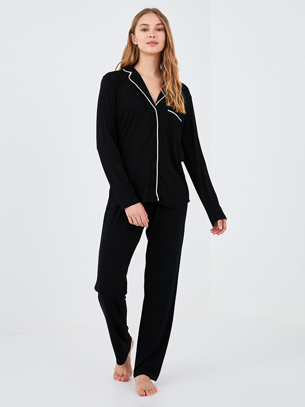 Siyah Gömlek Yaka Cep Detaylı Uzun Kollu Viskon Kadın Pijama Takımı