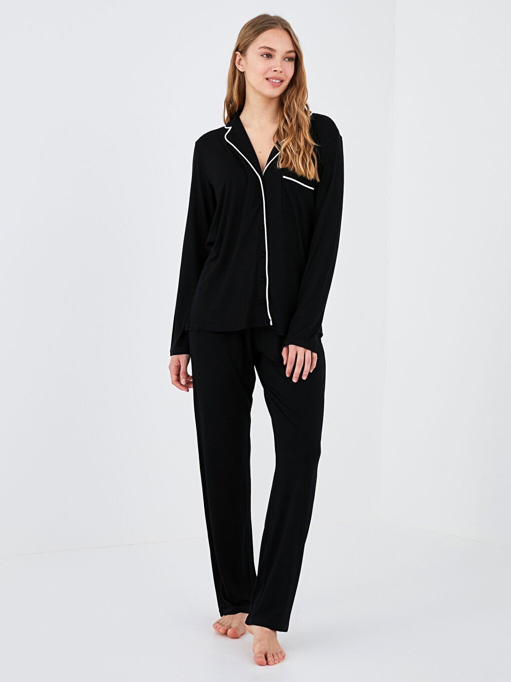 Siyah Gömlek Yaka Cep Detaylı Uzun Kollu Viskon Kadın Pijama Takımı-1