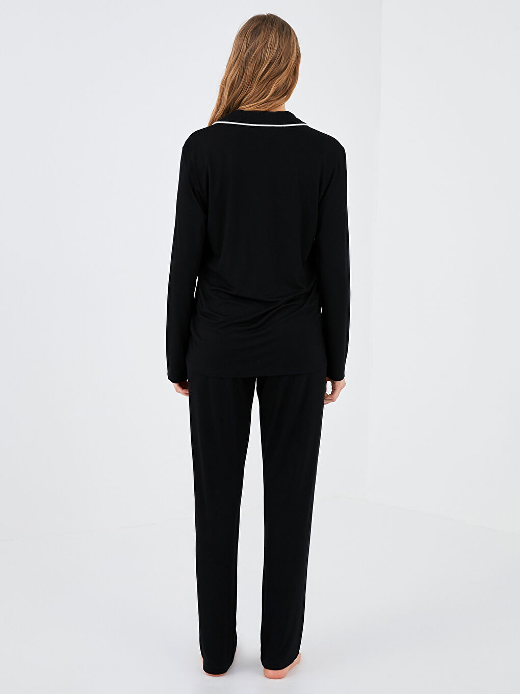 Siyah Gömlek Yaka Cep Detaylı Uzun Kollu Viskon Kadın Pijama Takımı-4