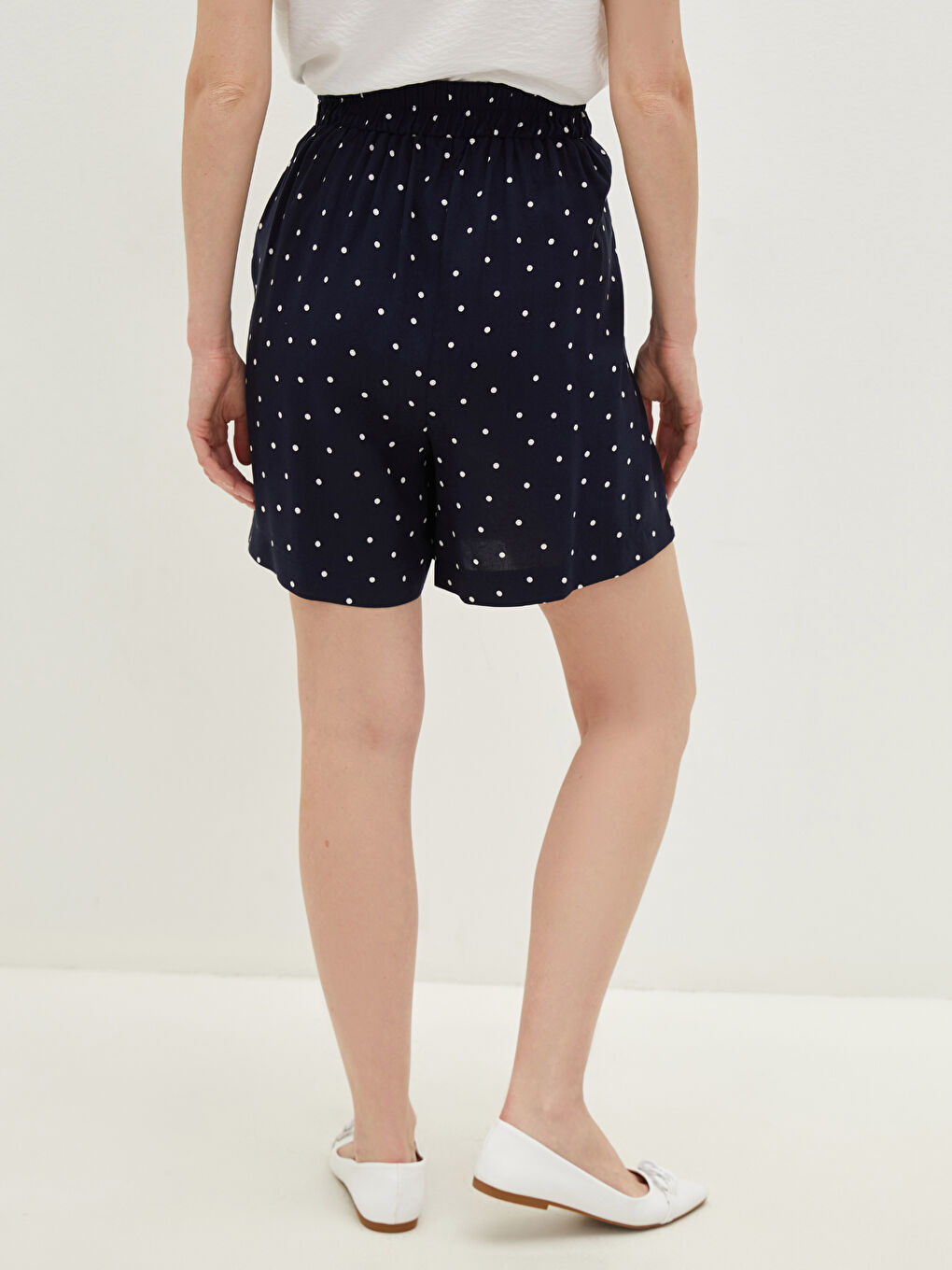 Shorts pour Femmes en Viscose à Taille Élastique à Pois avec Détails de Poche-3