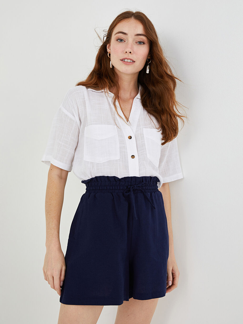 Lacivert Beli Lastikli Düz Cep Detaylı Kadın Bermuda Şort-1