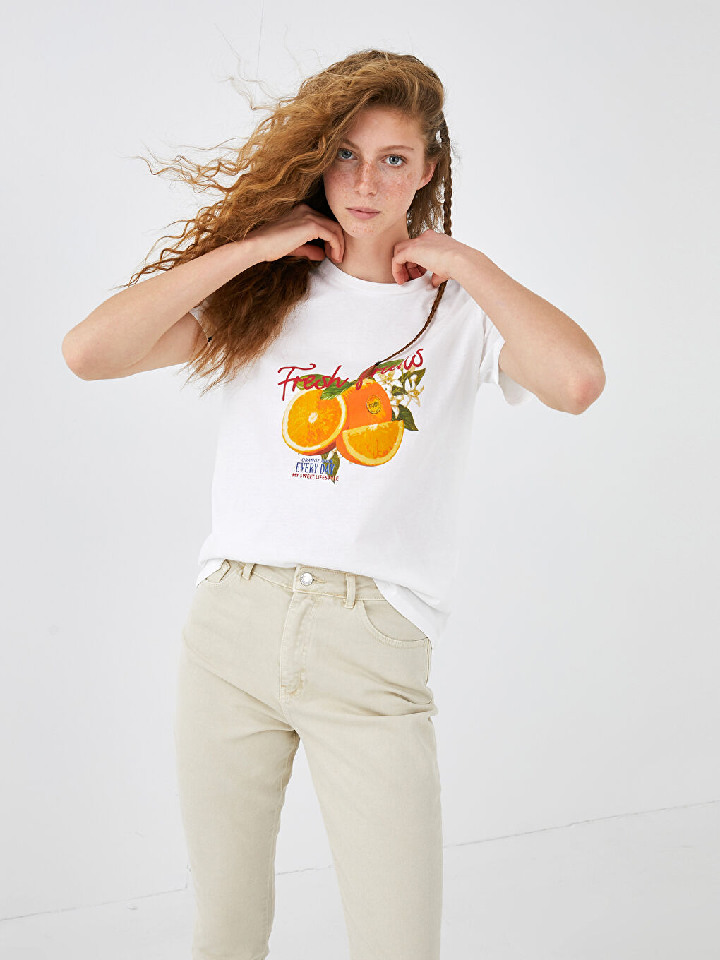 Beyaz Bisiklet Yaka Baskılı Kısa Kollu Kadın Tişört-5