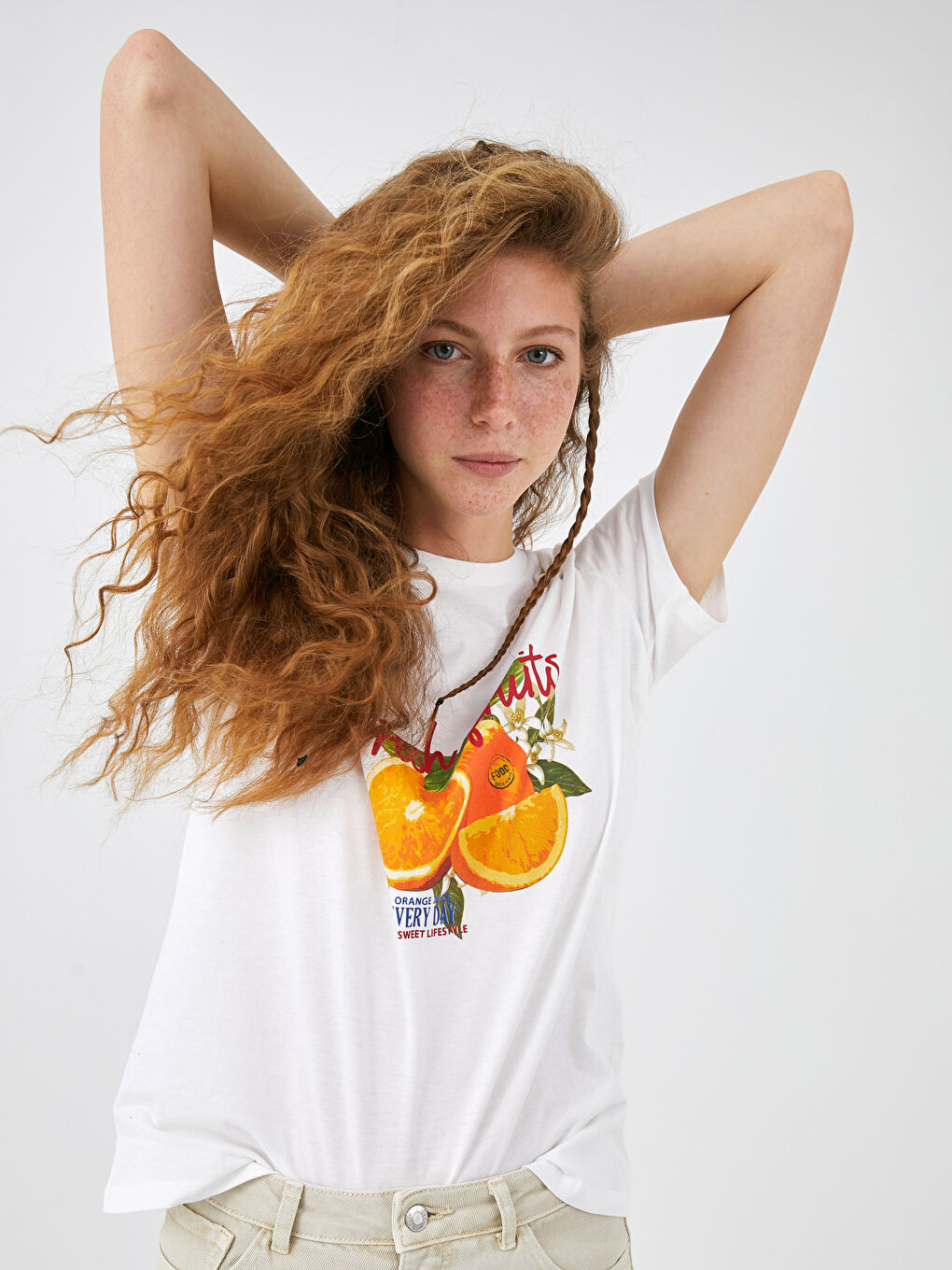 Beyaz Bisiklet Yaka Baskılı Kısa Kollu Kadın Tişört