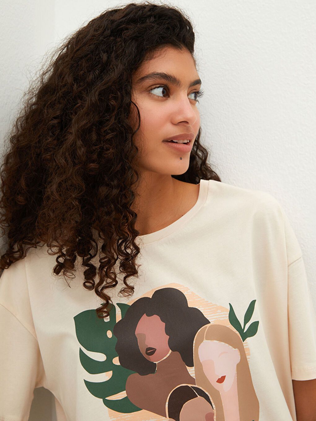 Bej Bisiklet Yaka Baskılı Kısa Kollu Pamuklu Kadın Tişört-3