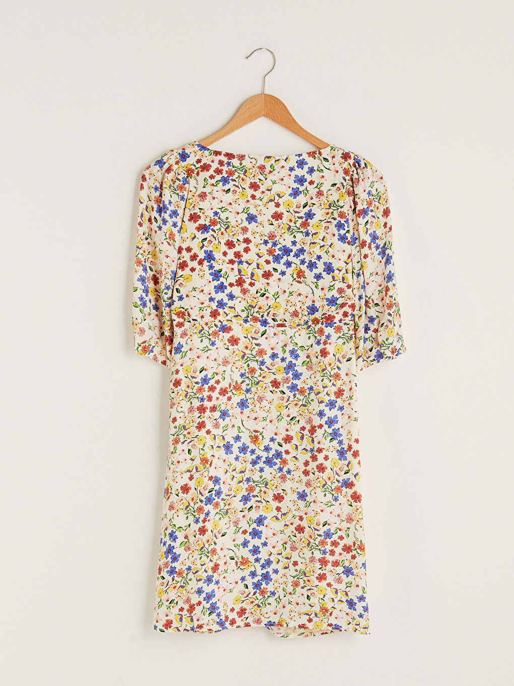 Bej V Yaka Çiçekli Kısa Kollu Viskon Kadın Elbise-6