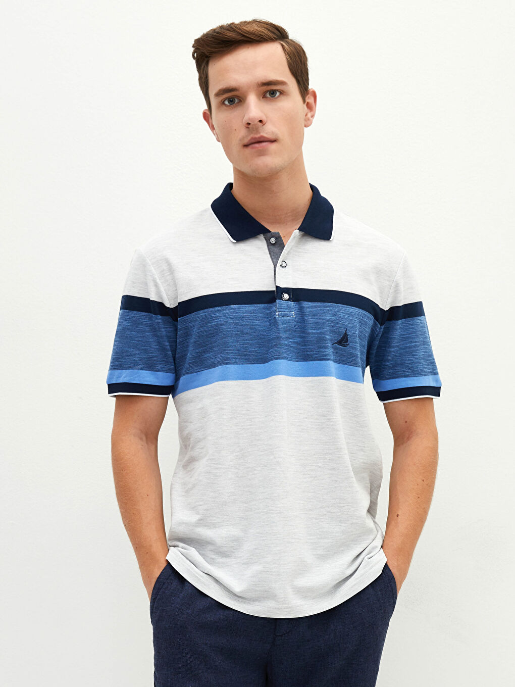 تي شيرت رجالي بياقة بولو وكم قصير مخطط