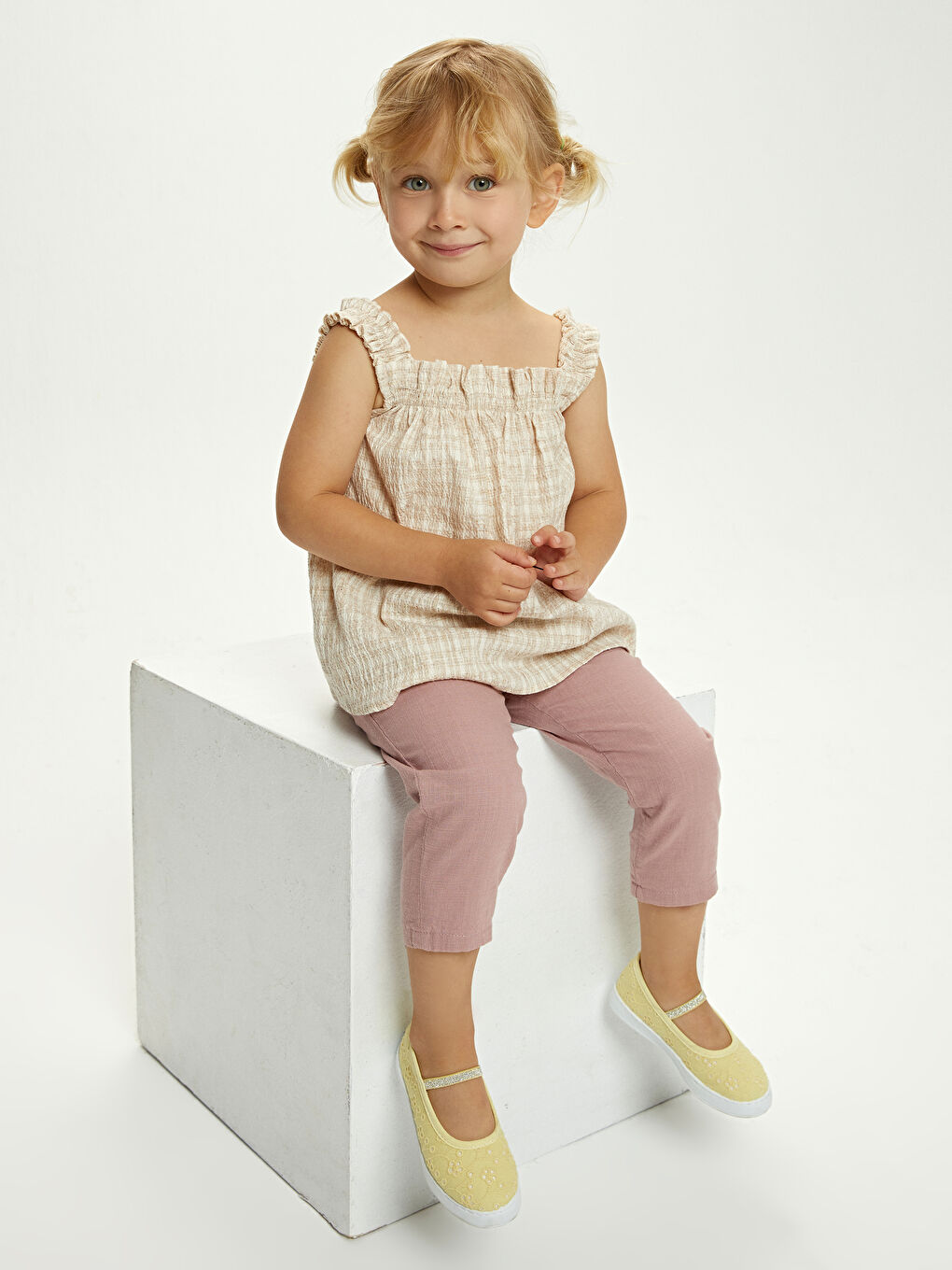 Bej Kare Yaka Askılı Ekose Desenli Kız Bebek Bluz-1