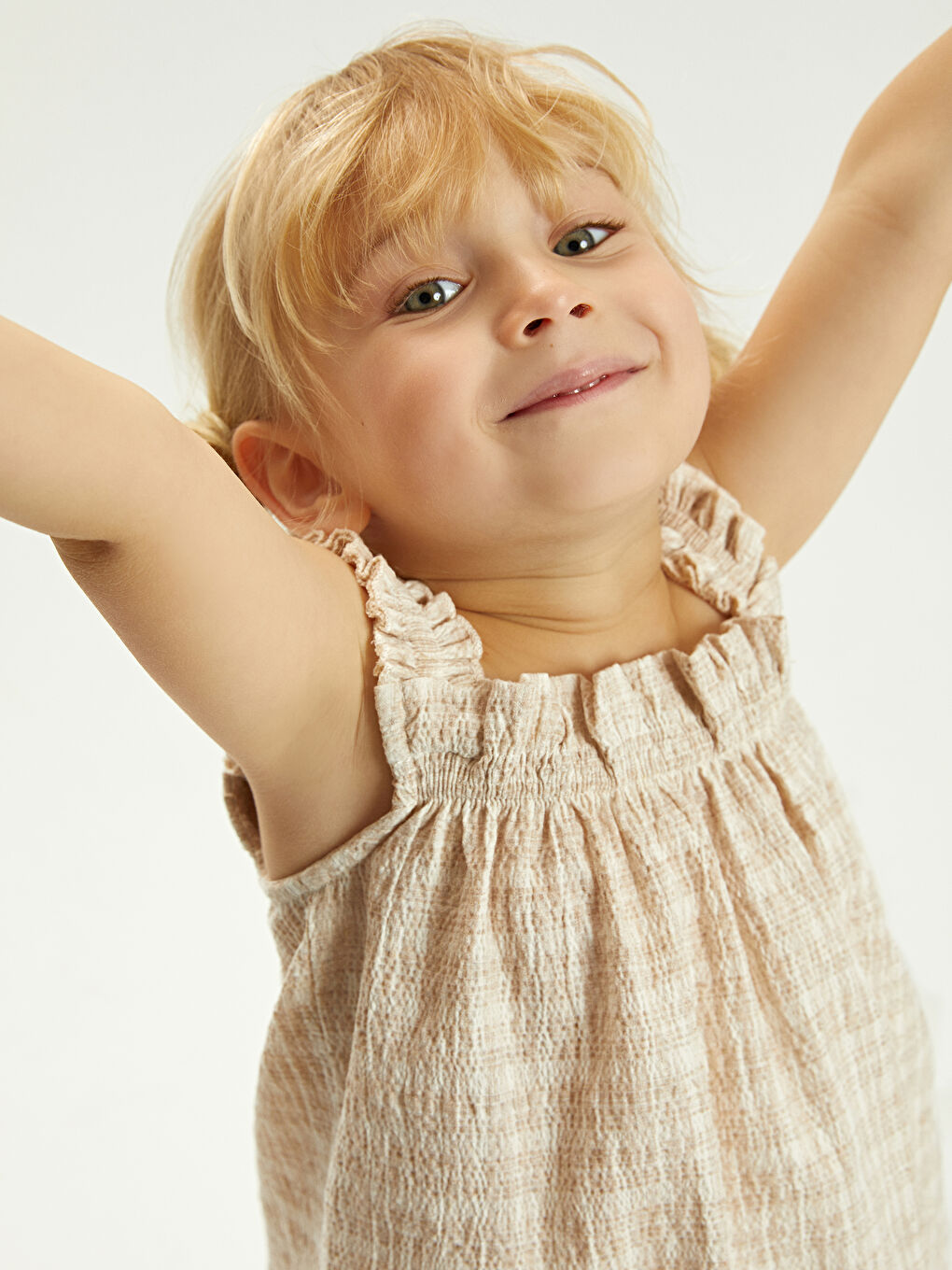 Bej Kare Yaka Askılı Ekose Desenli Kız Bebek Bluz-2