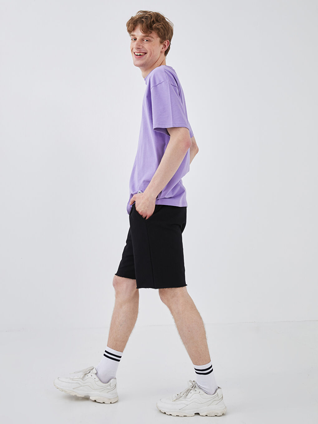 Siyah Standart Kalıp Beli Bağlama Detaylı Erkek Şort-3