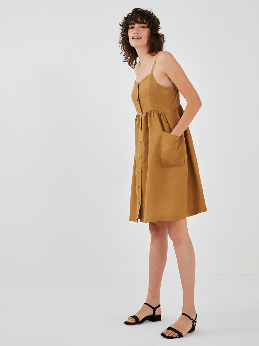 Rochie Femei Cu Bretele Detaliată Cu Buzunar Și Nasturi Frontal-1