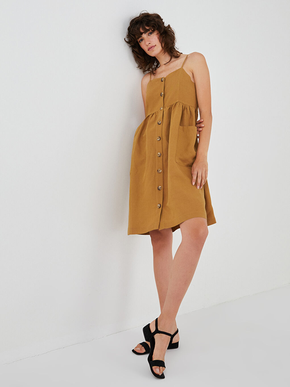 Rochie Femei Cu Bretele Detaliată Cu Buzunar Și Nasturi Frontal-4