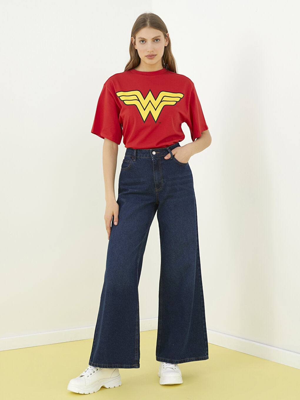 LCW Limited Crew Neck Wonder Woman Printed Short Sleeve Cotton Women's T-Shirt -S1I520Z8-JQ5