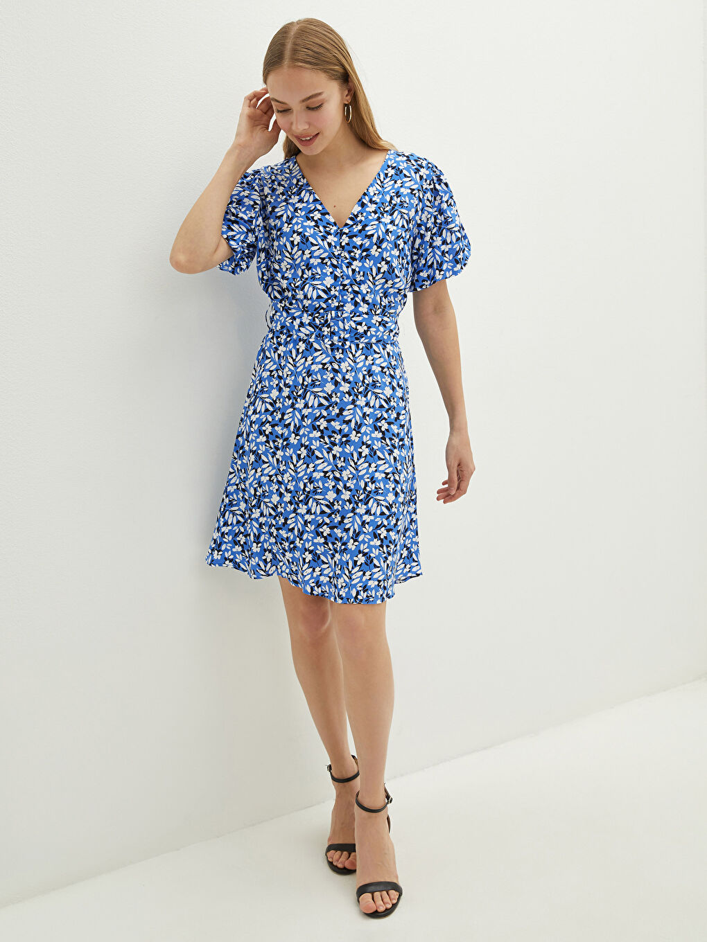 Lacivert V Yaka Desenli Beli Kemer Detaylı Kısa Kollu A Kesim Maroken Kumaş Kadın Elbise-3