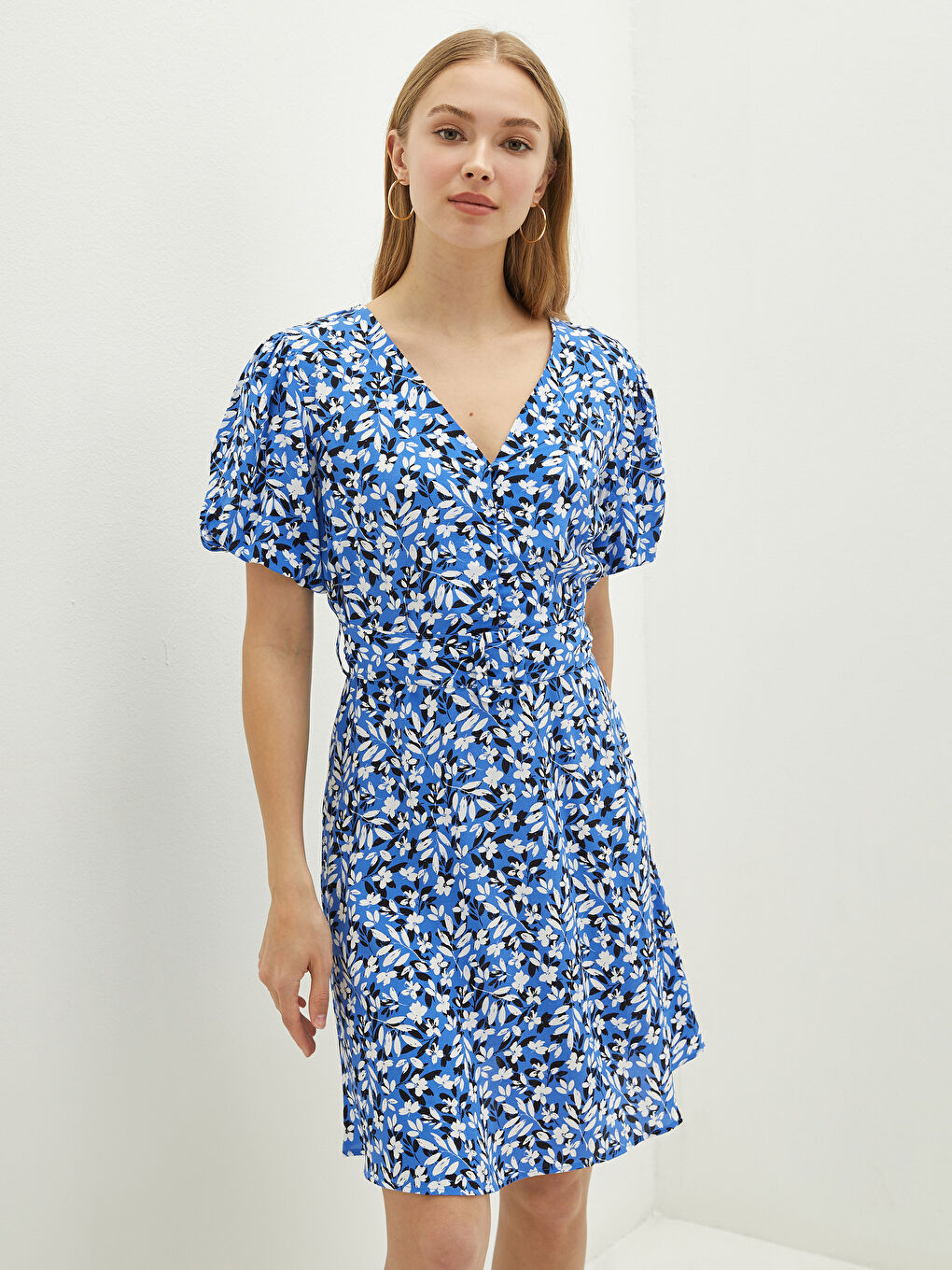 Lacivert V Yaka Desenli Beli Kemer Detaylı Kısa Kollu A Kesim Maroken Kumaş Kadın Elbise-4