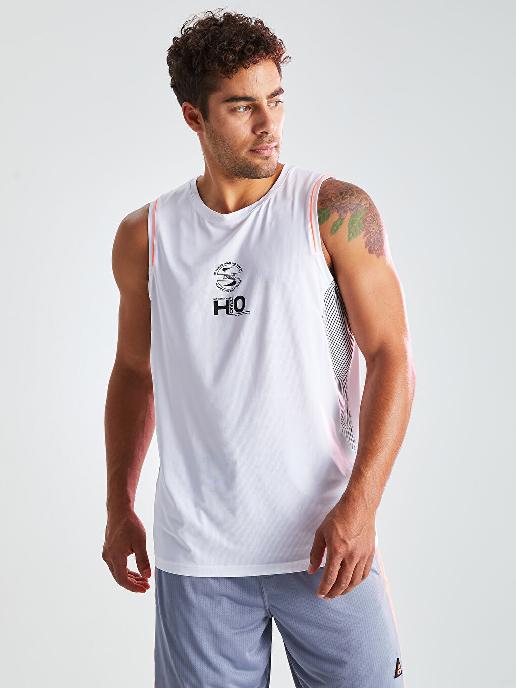 Beyaz Bisiklet Yaka Baskılı Erkek Kolsuz Tişört-1