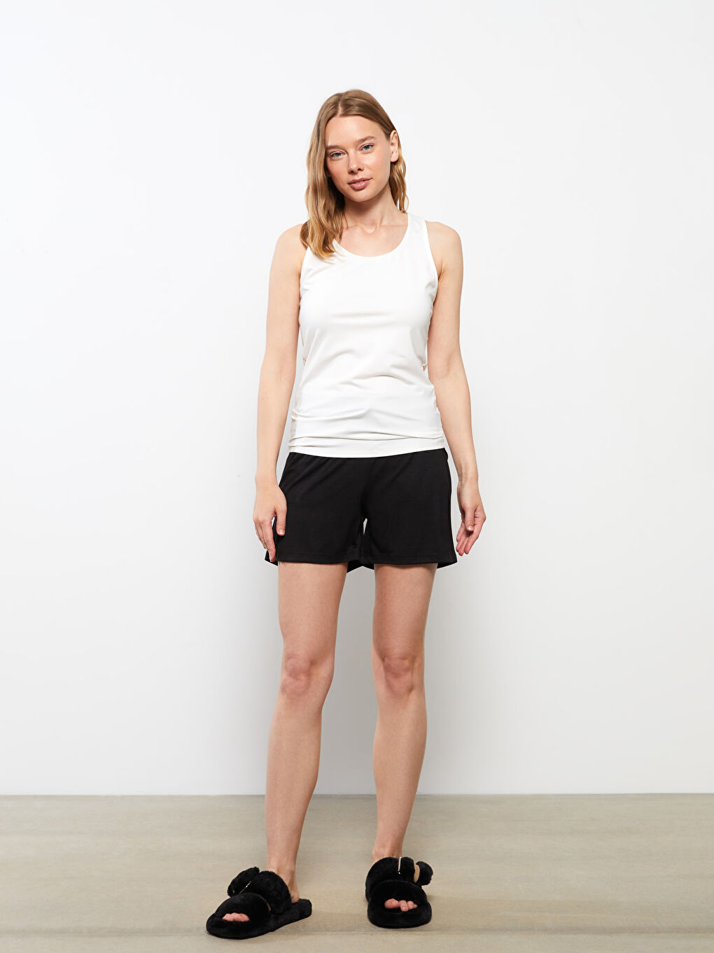 Ekru U Yaka Dantel Detaylı Kadın Atlet-2