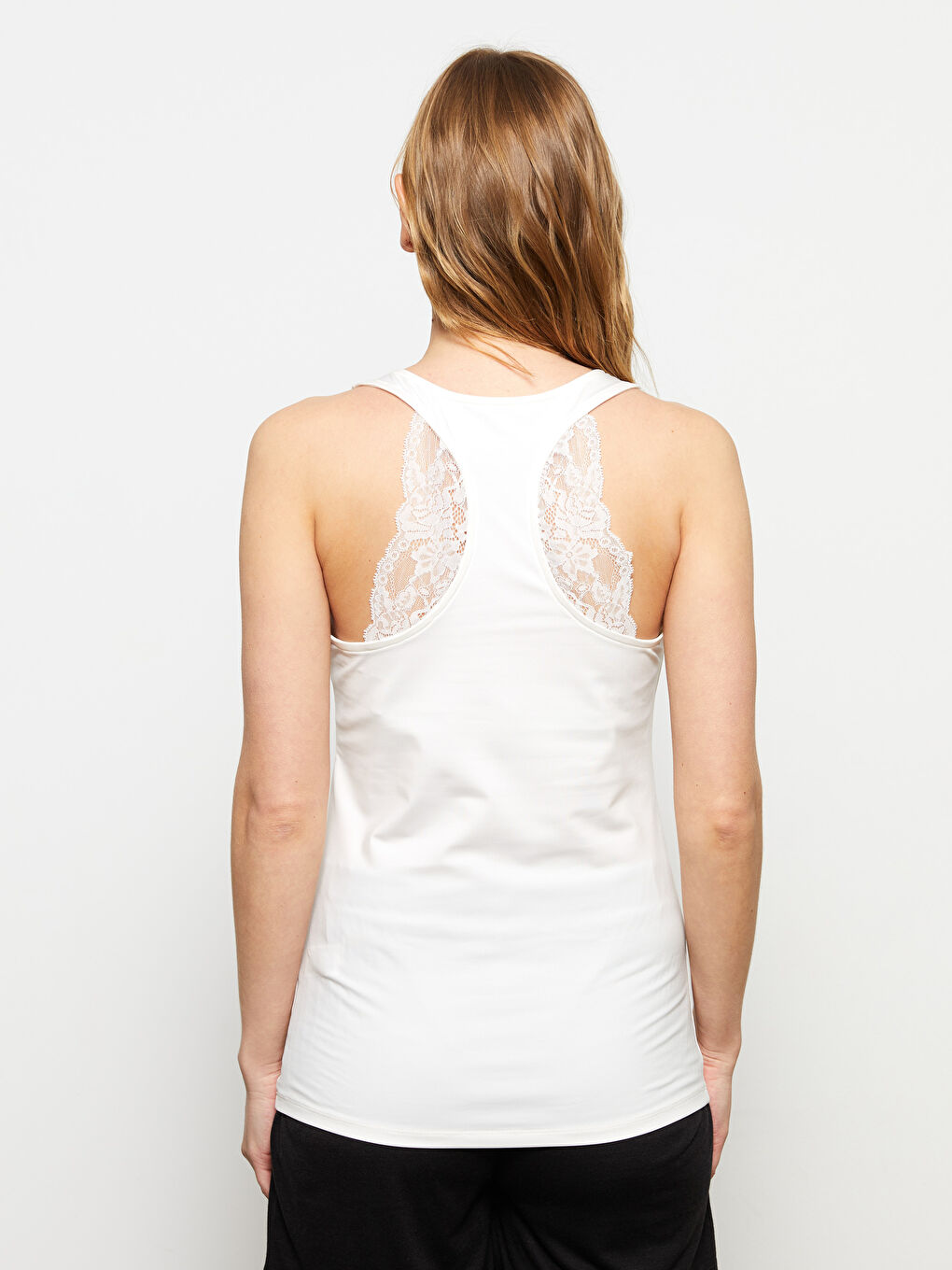 Ekru U Yaka Dantel Detaylı Kadın Atlet-5