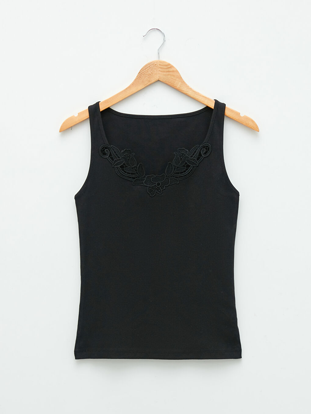 Siyah U Yaka Nakışlı Askılı Kadın İç Giyim Atlet-5