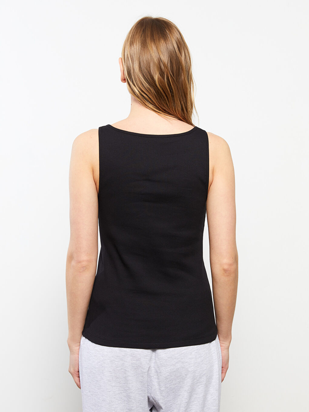 Siyah U Yaka Nakışlı Askılı Kadın İç Giyim Atlet-4