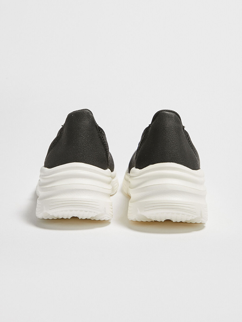 Siyah File Detaylı Kalın Taban Kadın Aktif Spor Ayakkabı-3