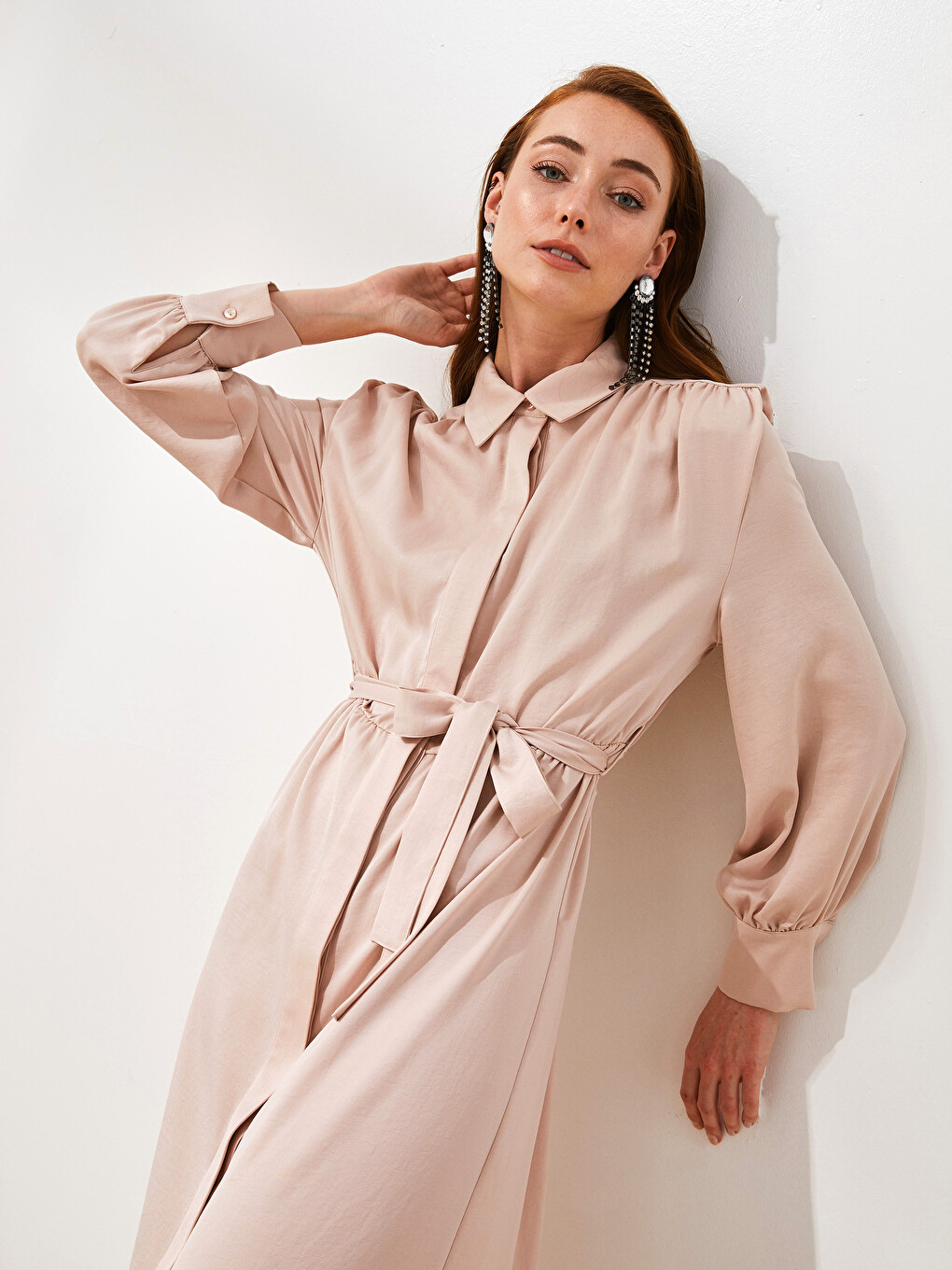 Robe Chemise en Tissu de Soie Médina Unie à Ceinture Taille et Manches Longues pour Femmes-5