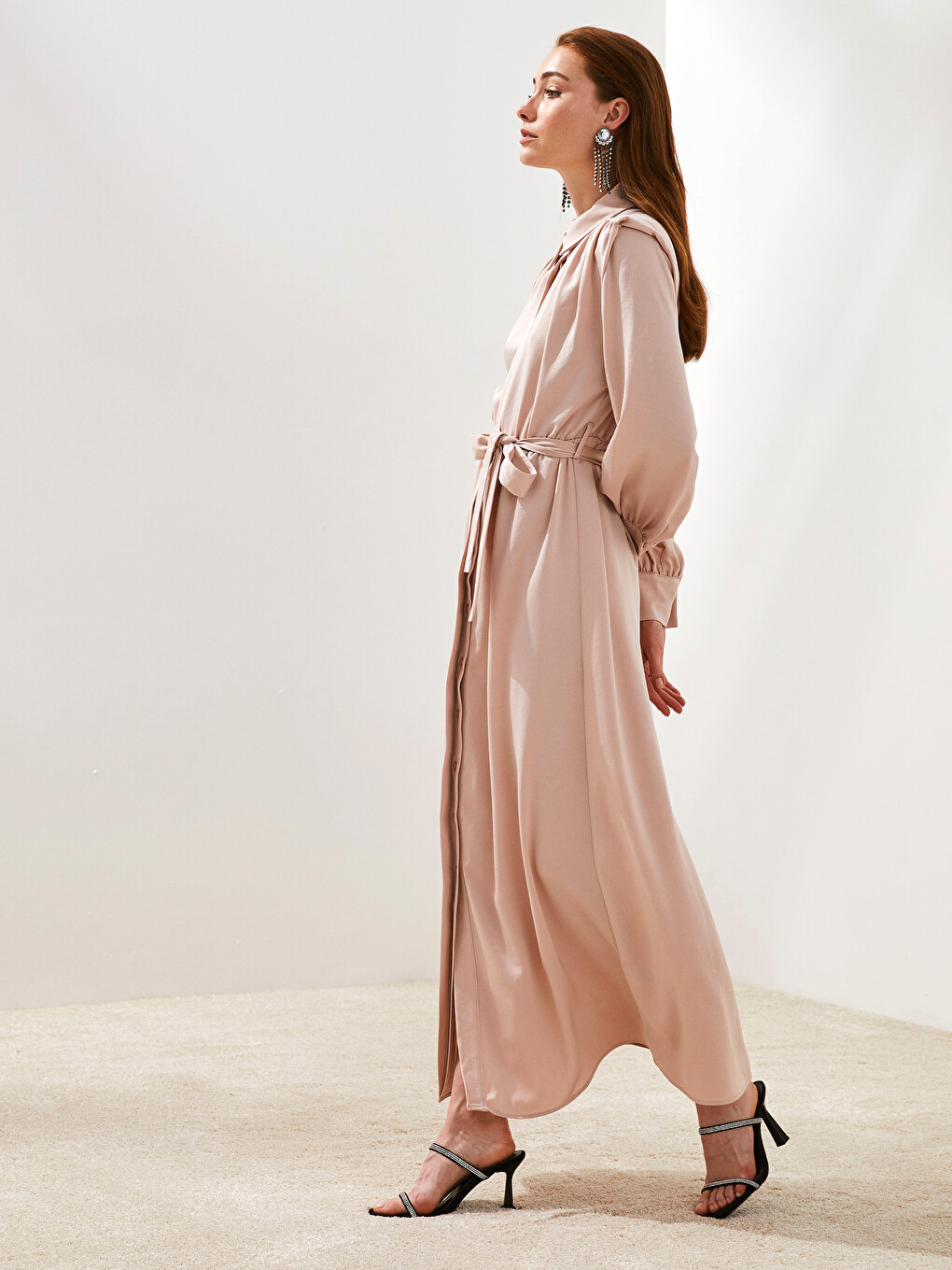 Robe Chemise en Tissu de Soie Médina Unie à Ceinture Taille et Manches Longues pour Femmes-1