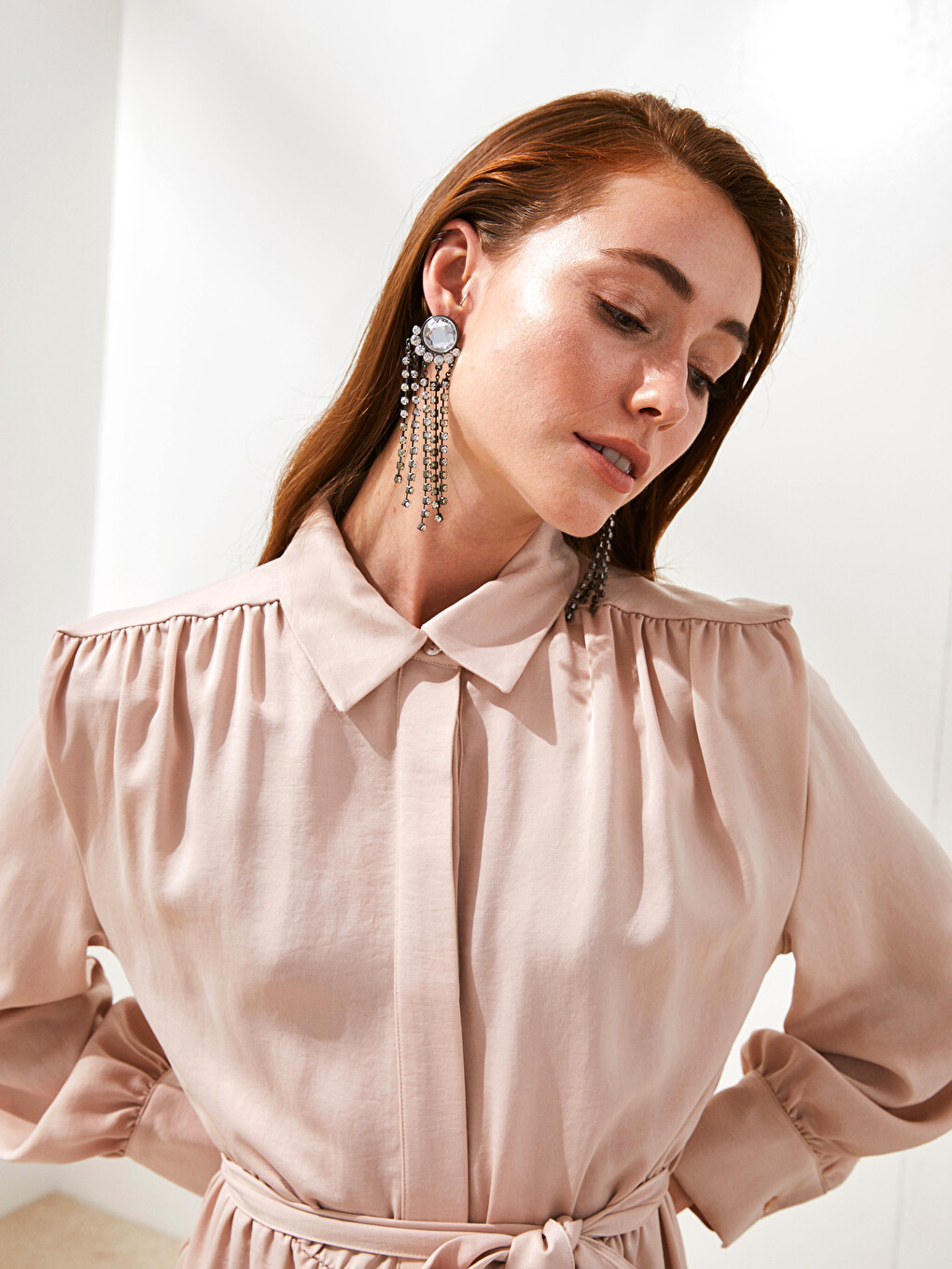 Robe Chemise en Tissu de Soie Médina Unie à Ceinture Taille et Manches Longues pour Femmes-3