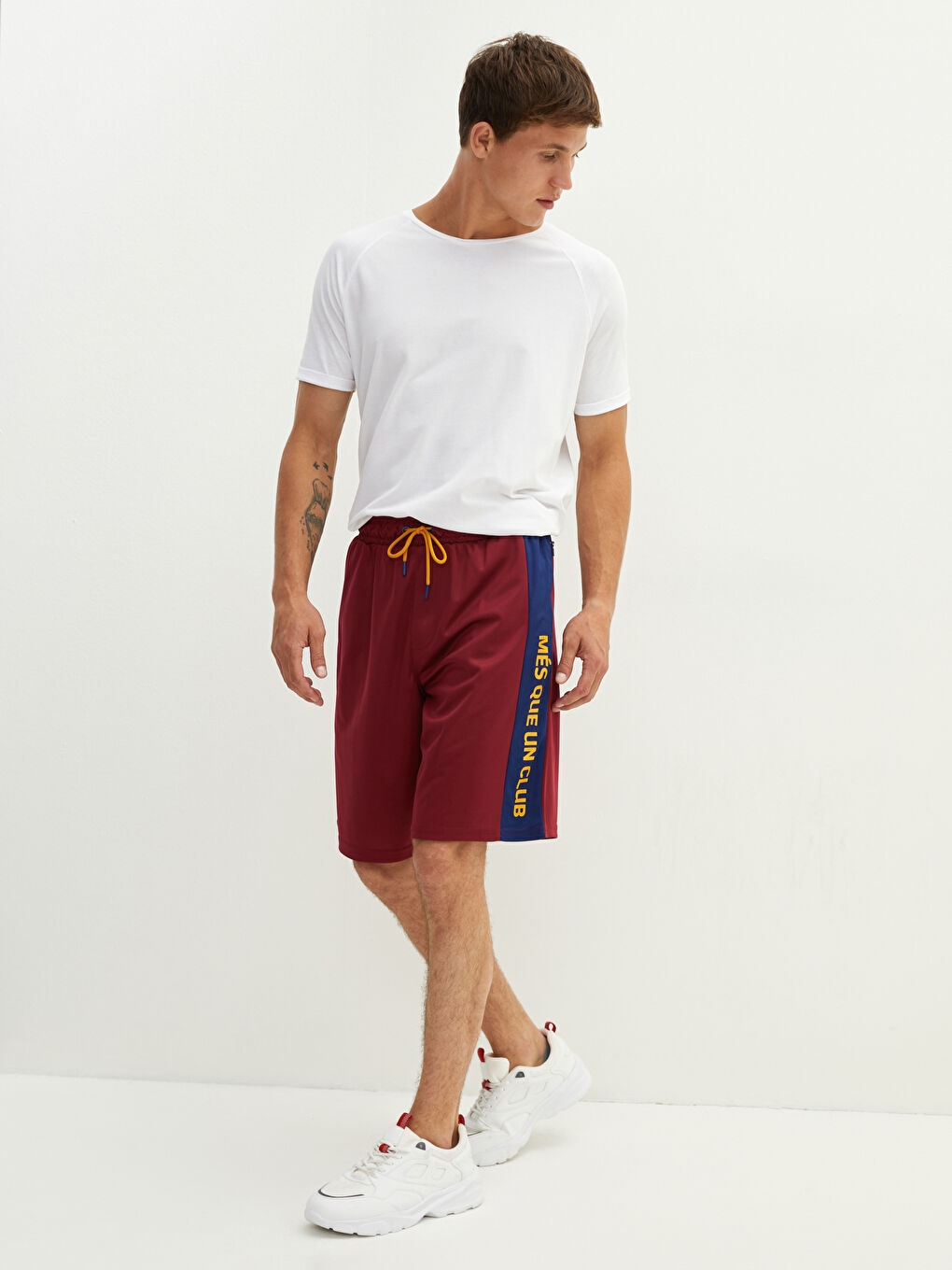 Mürdüm Standart Kalıp Barcelona Baskılı Erkek Taraftar Şort-3