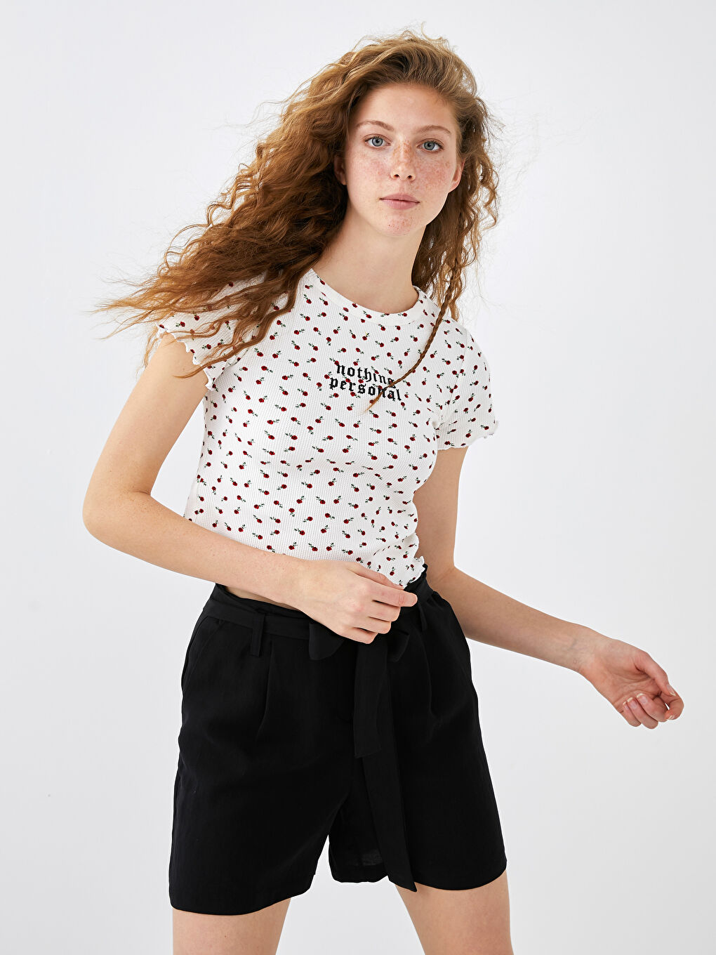 Beyaz Bisiklet Yaka Baskılı Kısa Kollu Kadın Crop