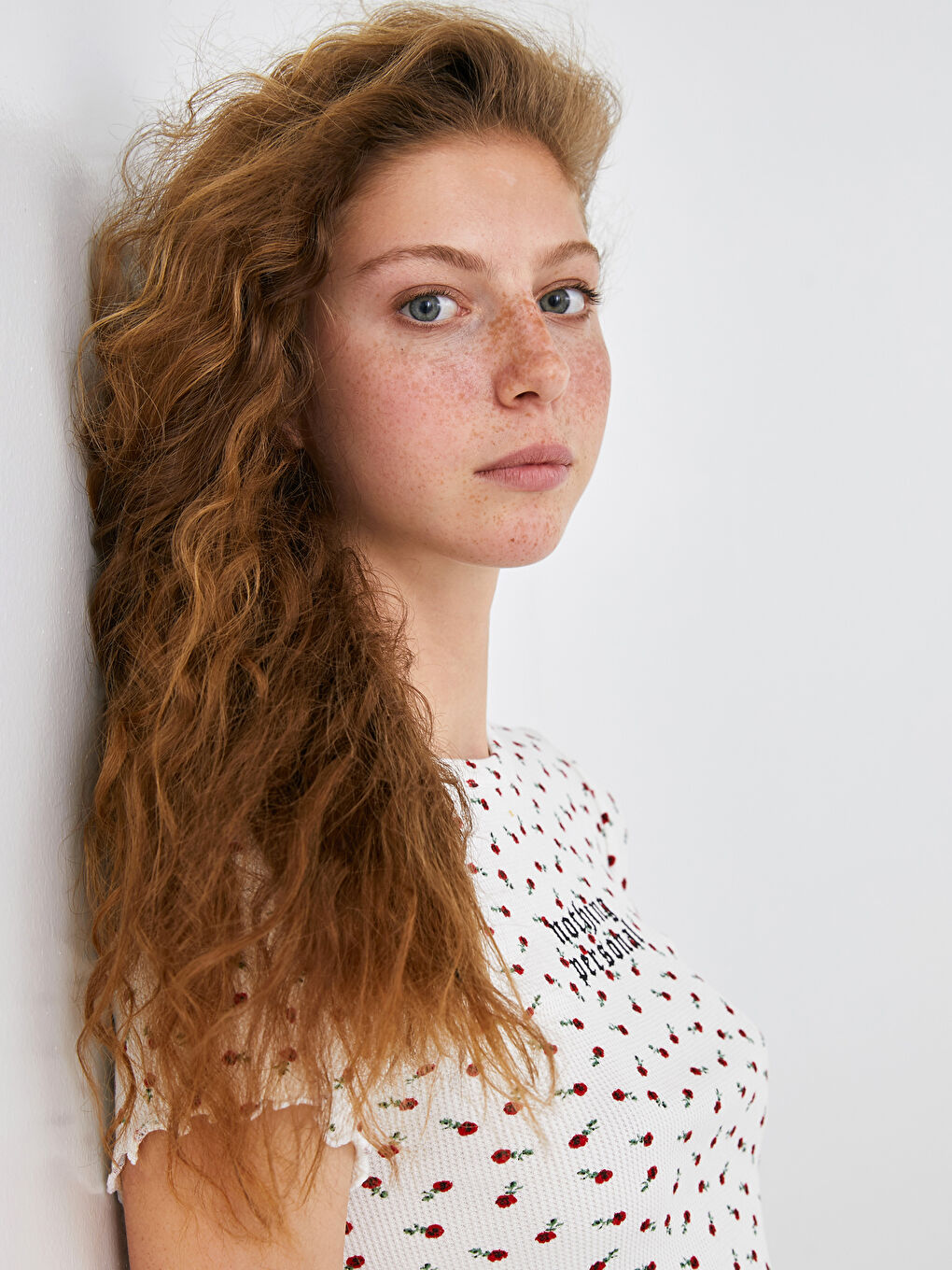 Beyaz Bisiklet Yaka Baskılı Kısa Kollu Kadın Crop-3