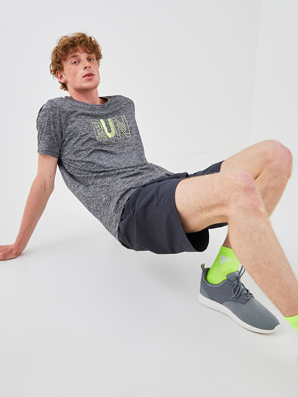 شورت رياضي للرجال بقصة عادية-4