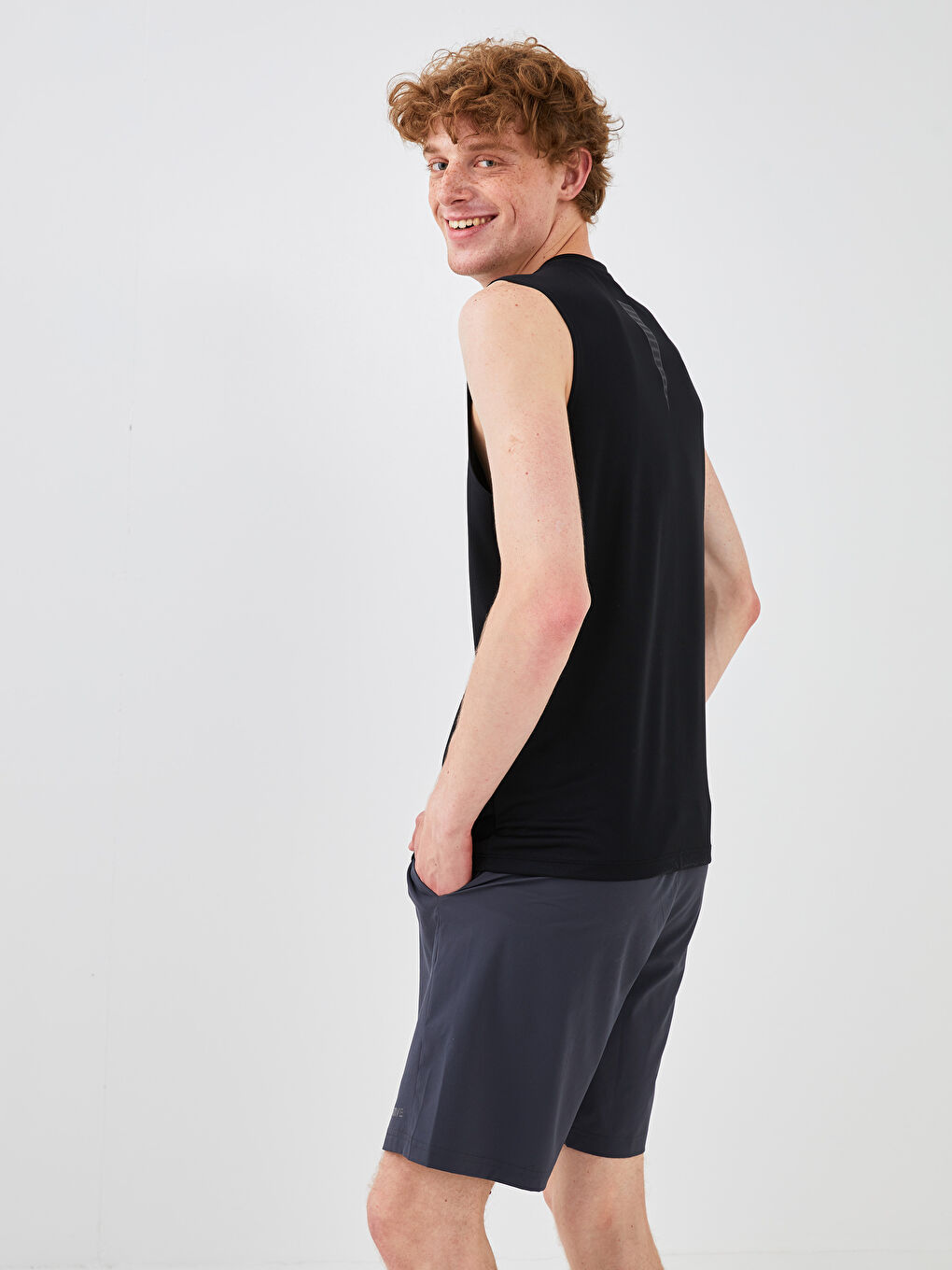 Siyah Standart Kalıp Bisiklet Yaka Baskılı Erkek Kolsuz Tişört-4